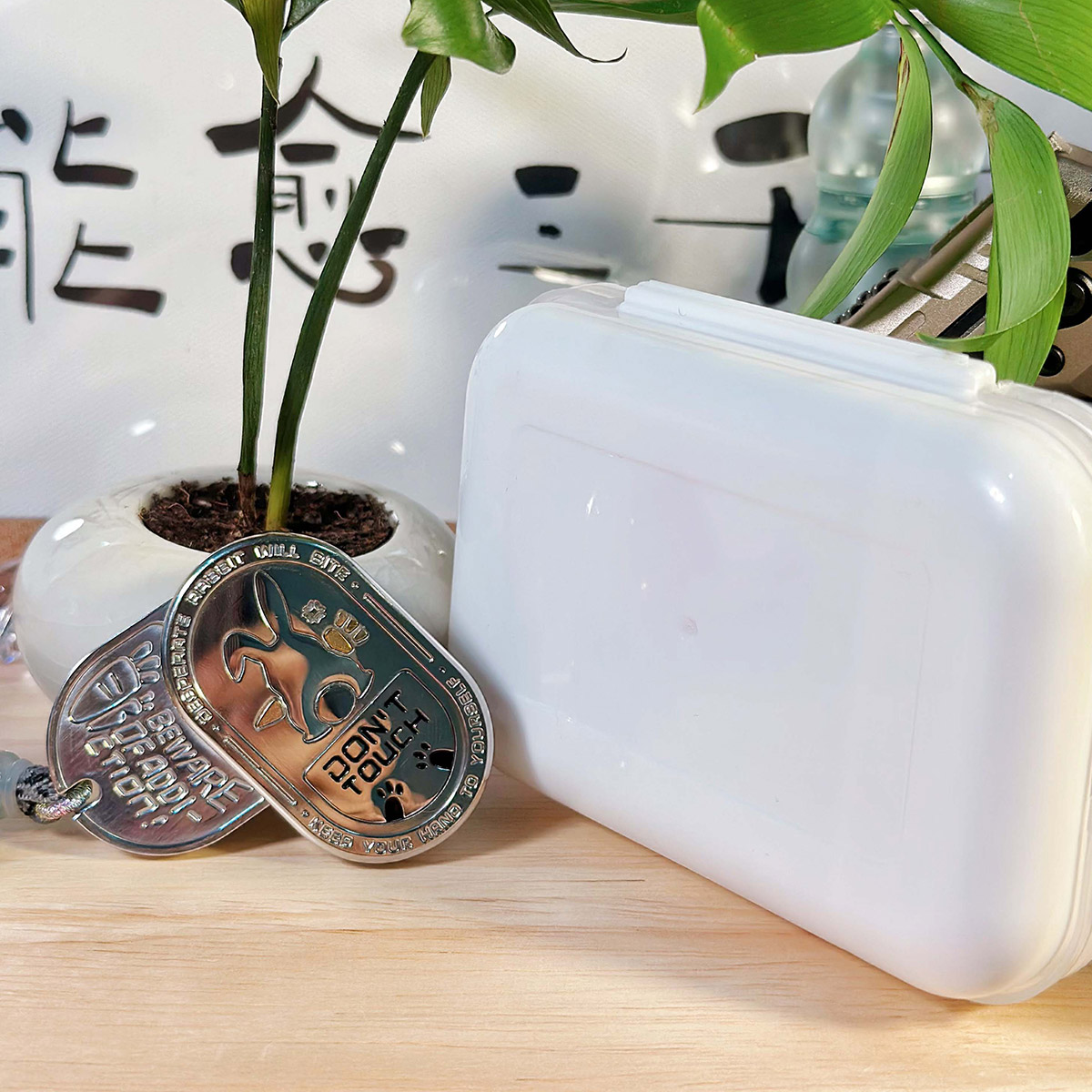 The "Irritable Bunny Ding-Ding Push Card Stress Relief Toy" made of stainless steel, a trendy plaything.