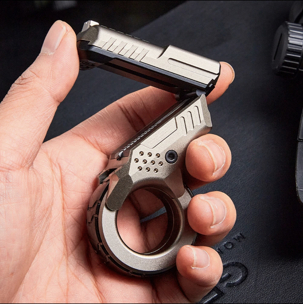 Azu multifunctional decompression toy with multiple gameplay modes