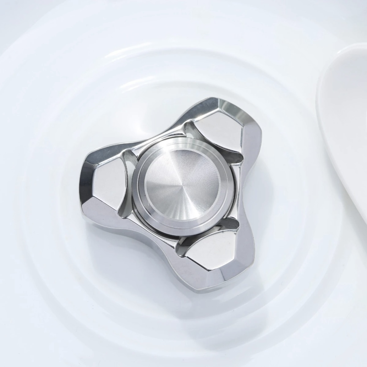 Fox - themed Spinning Top Stress - relieving Toy. Made of stainless steel, it's a novel toy.