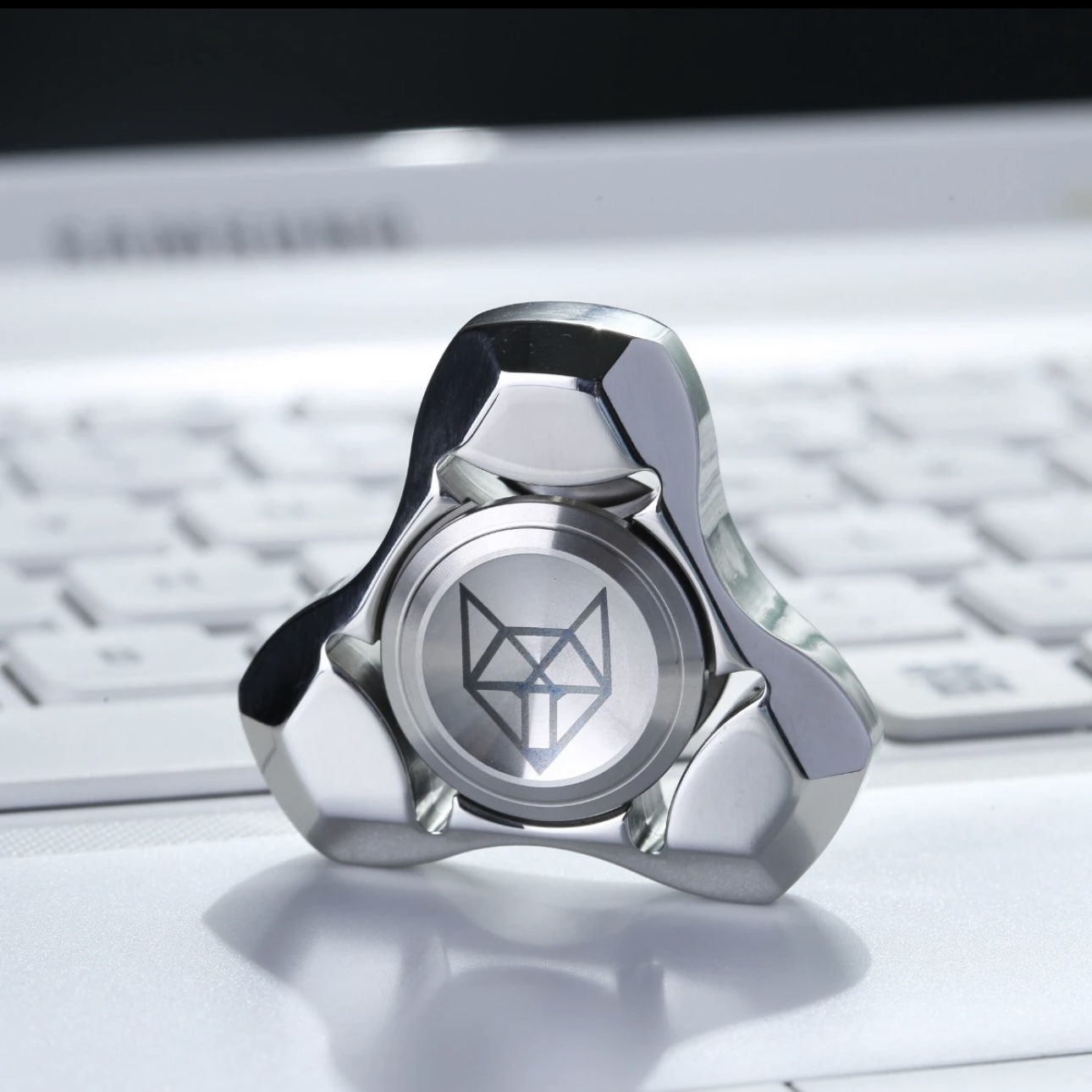 Fox - themed Spinning Top Stress - relieving Toy. Made of stainless steel, it's a novel toy.