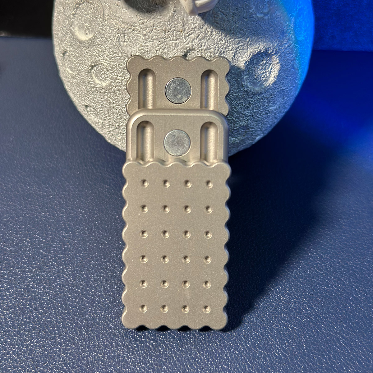 Stainless steel biscuit pusher arttoy stress-relieving toy TANSARREDC